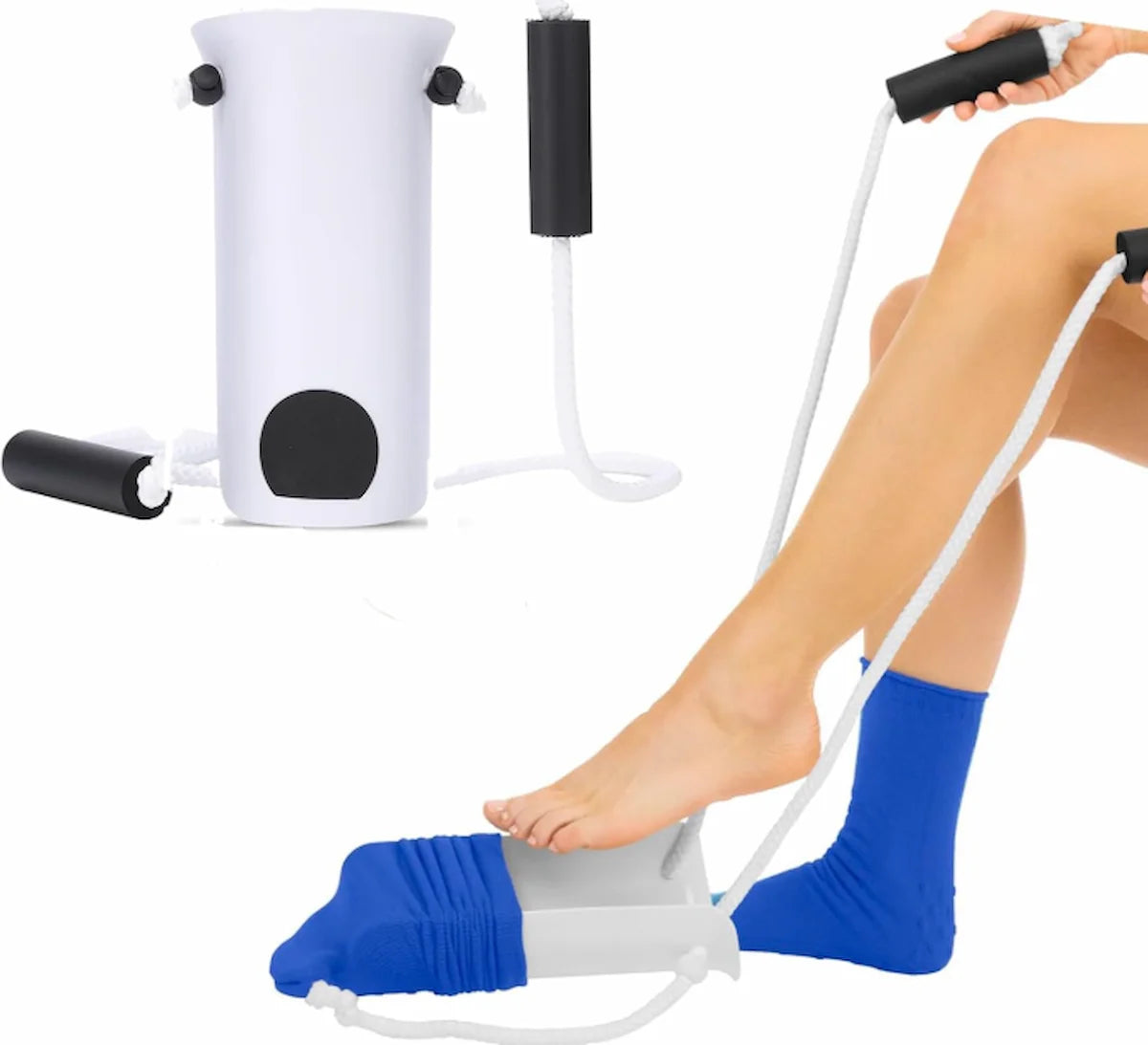 Démonstration de l’aide chaussette Aidélia utilisée pour enfiler une chaussette sans se pencher